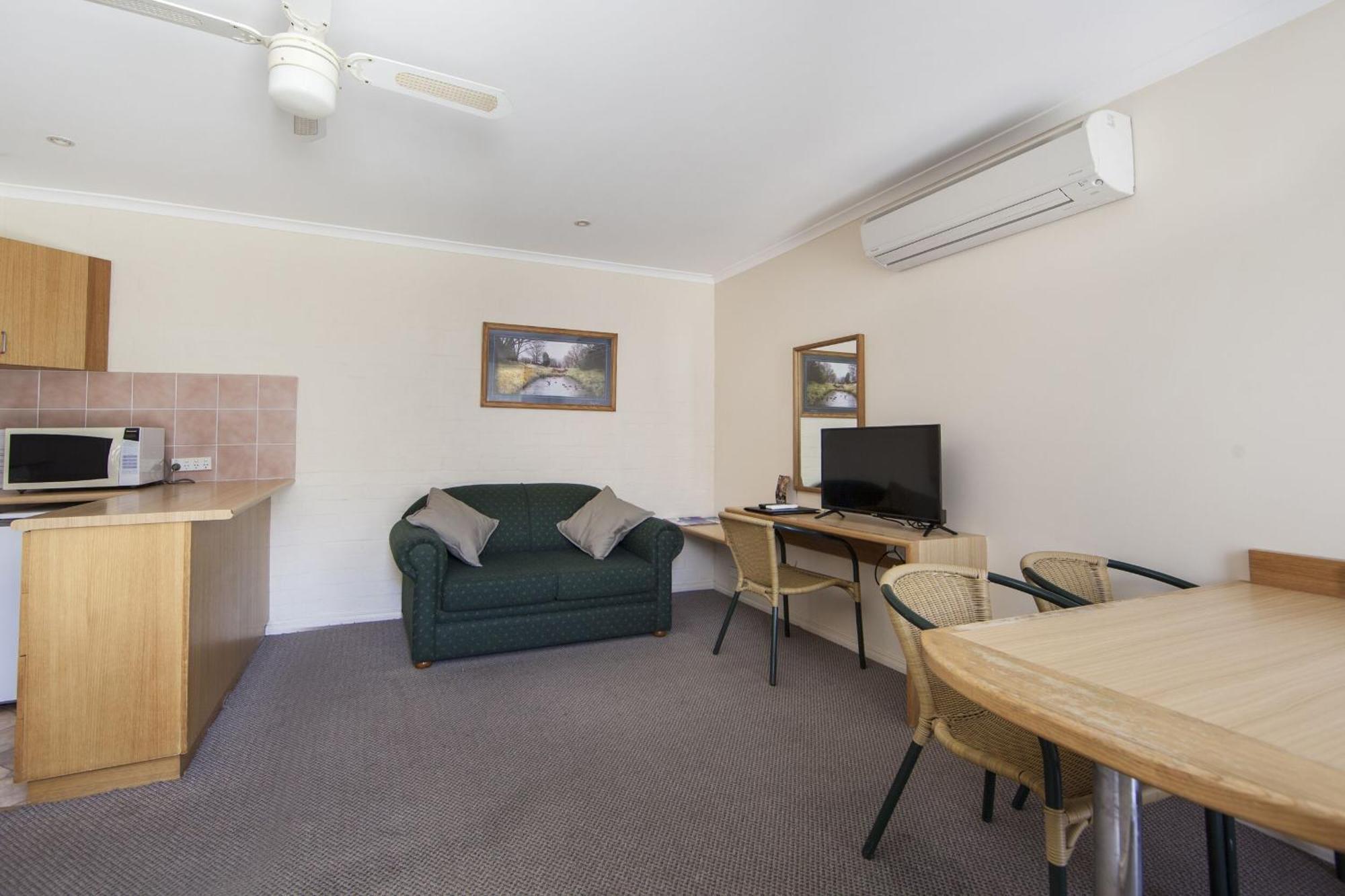 Redhill Cooma Motor Inn Luaran gambar