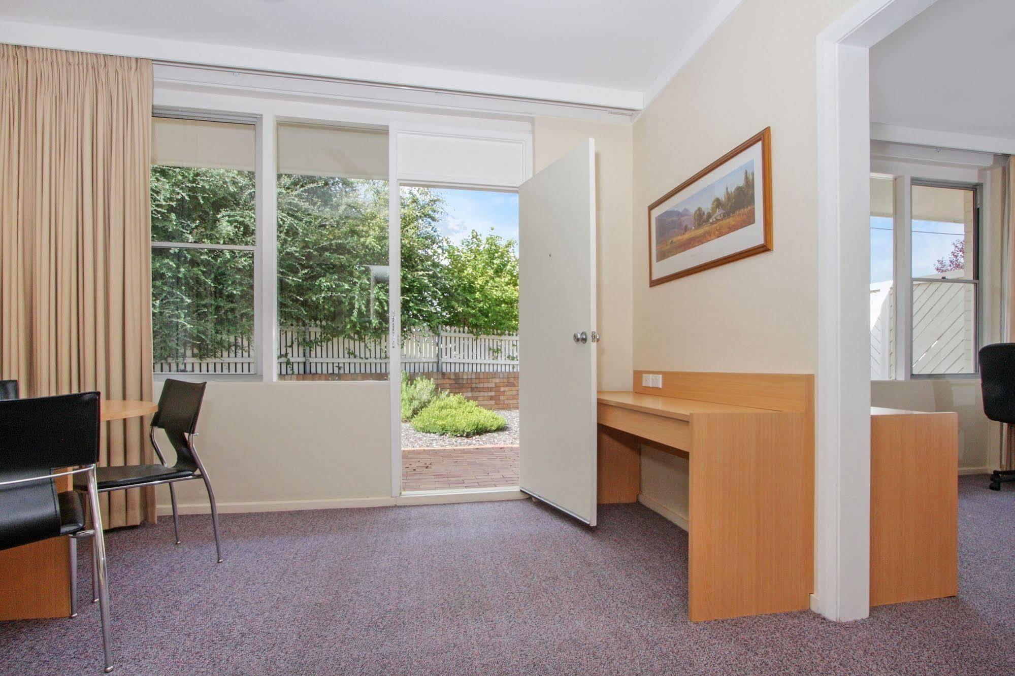 Redhill Cooma Motor Inn Luaran gambar