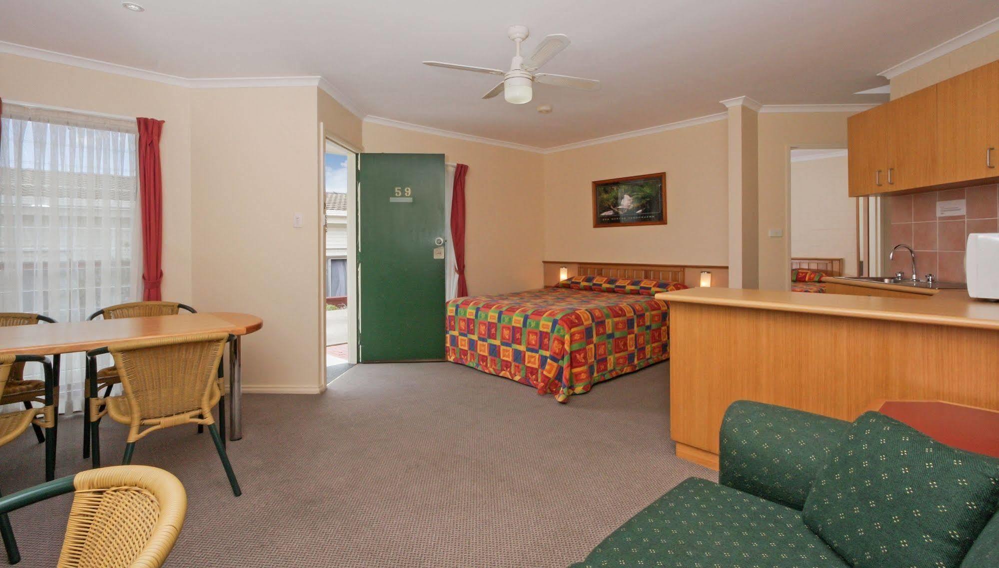 Redhill Cooma Motor Inn Luaran gambar