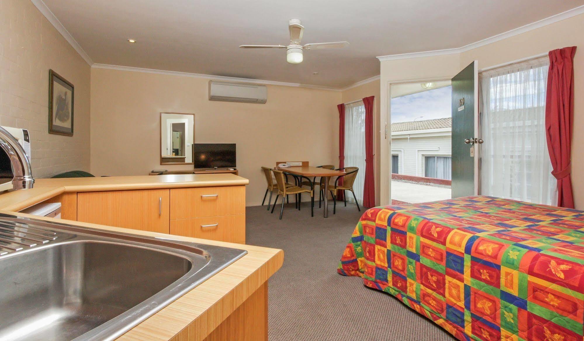 Redhill Cooma Motor Inn Luaran gambar